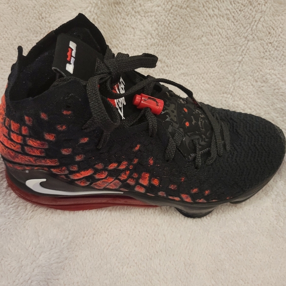 Nike LeBron 17 black infrared - Picture 4 of 8